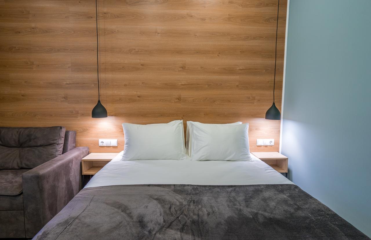 8 Rooms Apartotel On Meidan Tbilisi Exterior photo