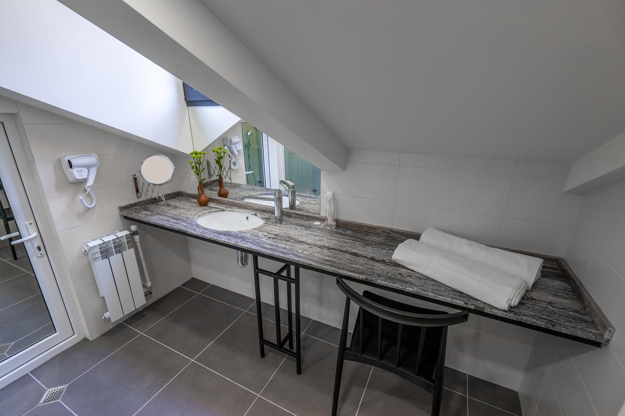 8 Rooms Apartotel On Meidan Tbilisi Exterior photo