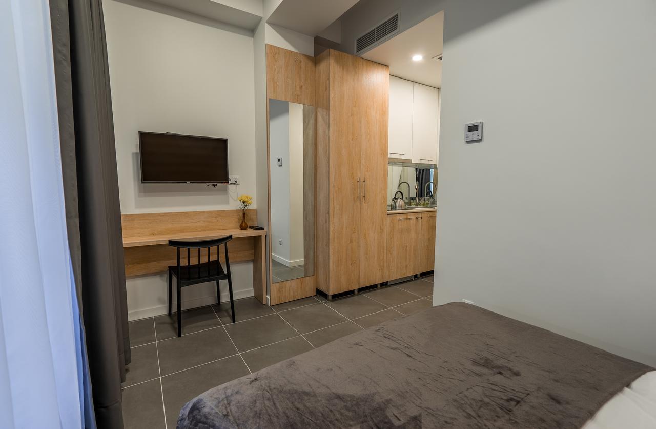8 Rooms Apartotel On Meidan Tbilisi Exterior photo