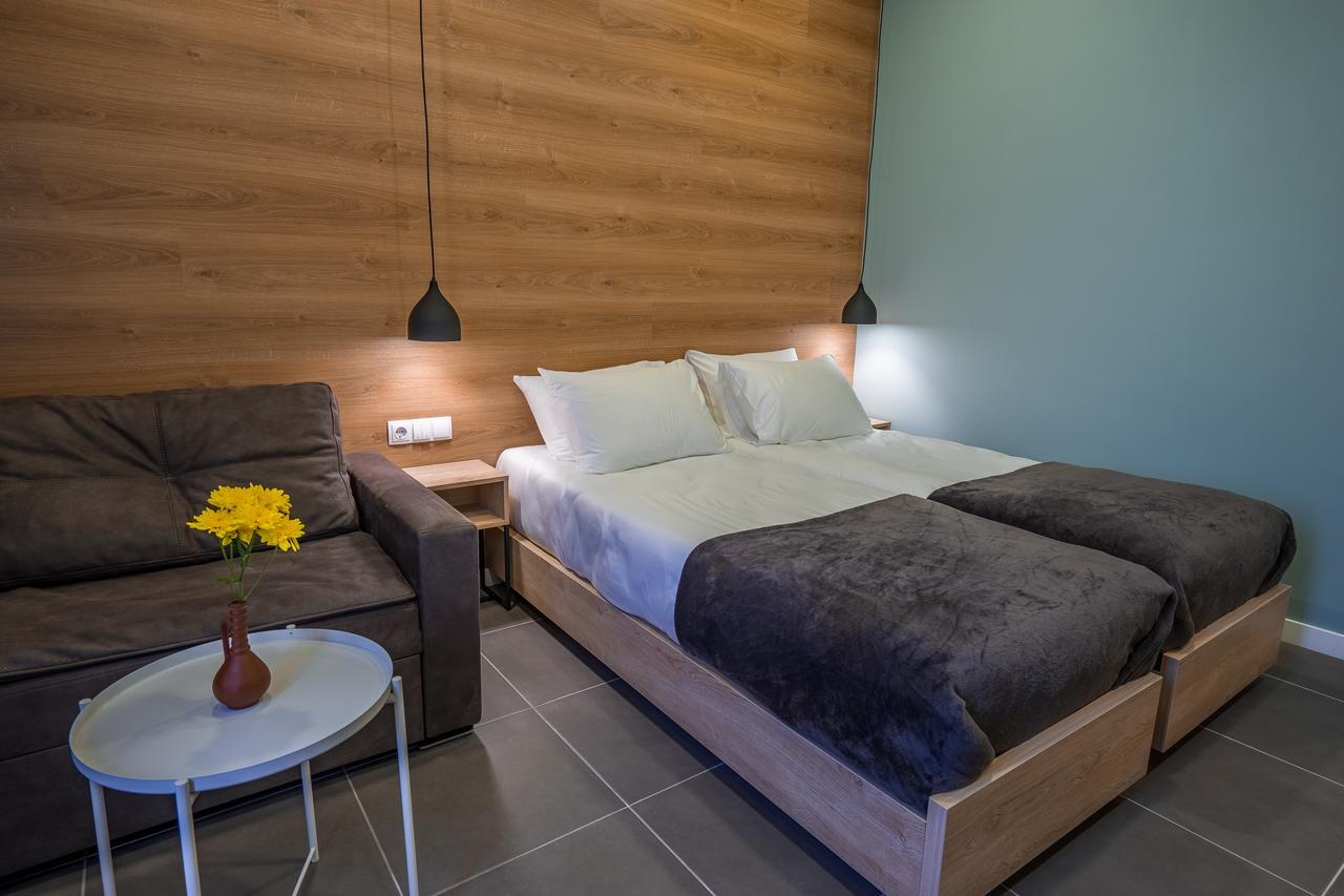 8 Rooms Apartotel On Meidan Tbilisi Exterior photo