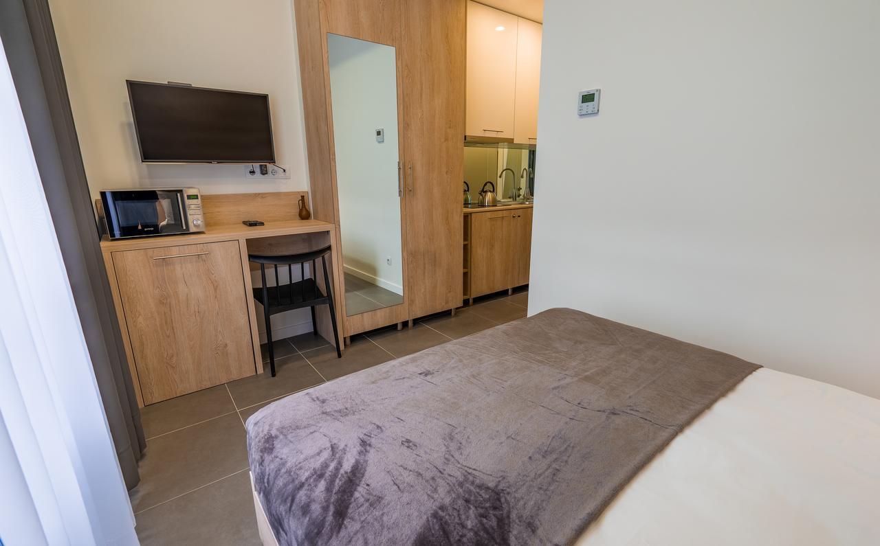 8 Rooms Apartotel On Meidan Tbilisi Exterior photo