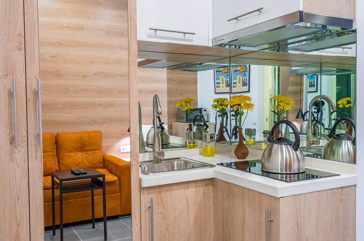 8 Rooms Apartotel On Meidan Tbilisi Exterior photo
