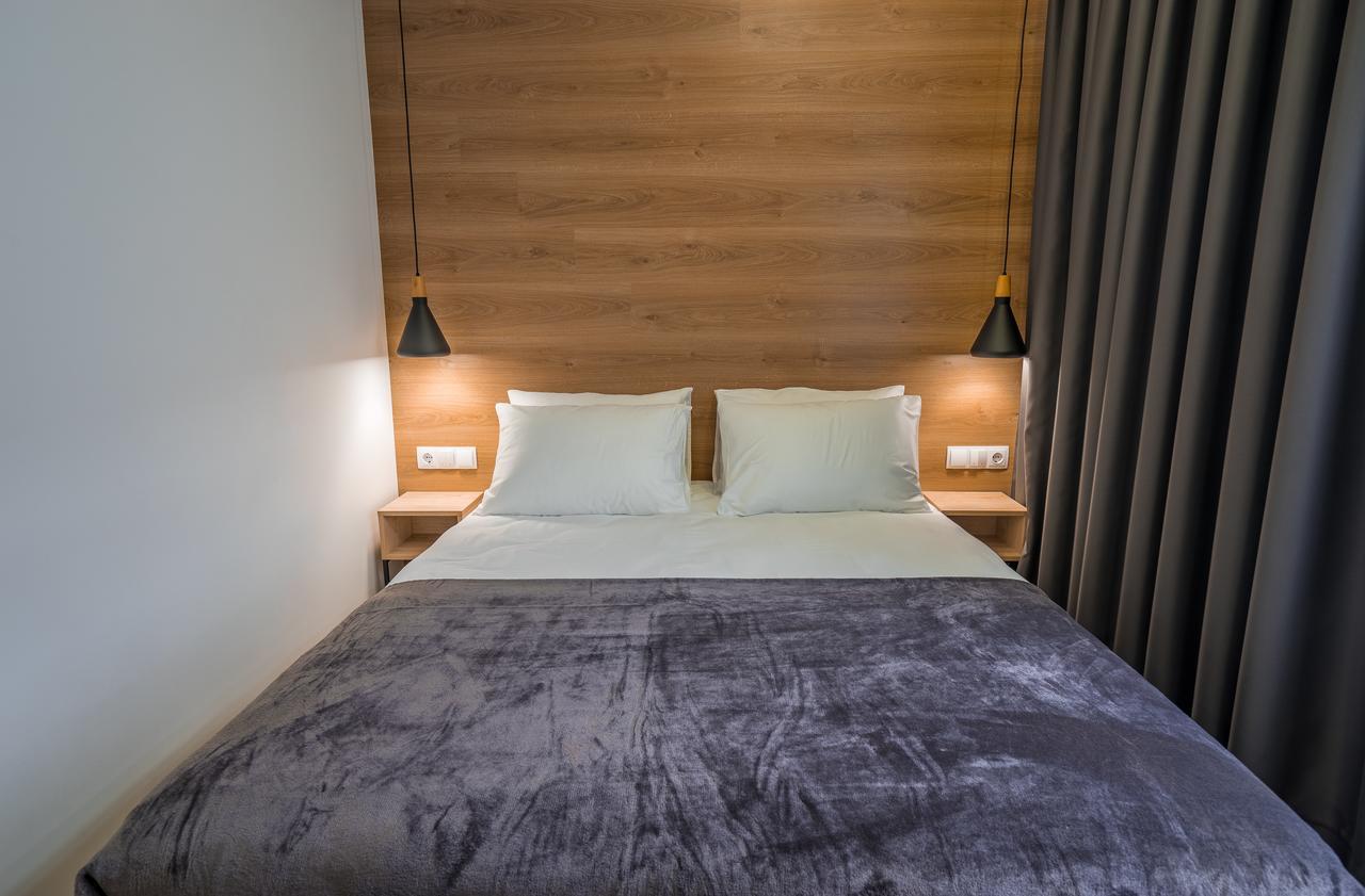 8 Rooms Apartotel On Meidan Tbilisi Exterior photo