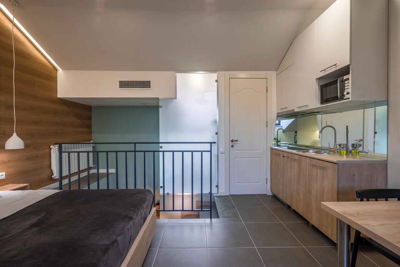 8 Rooms Apartotel On Meidan Tbilisi Exterior photo