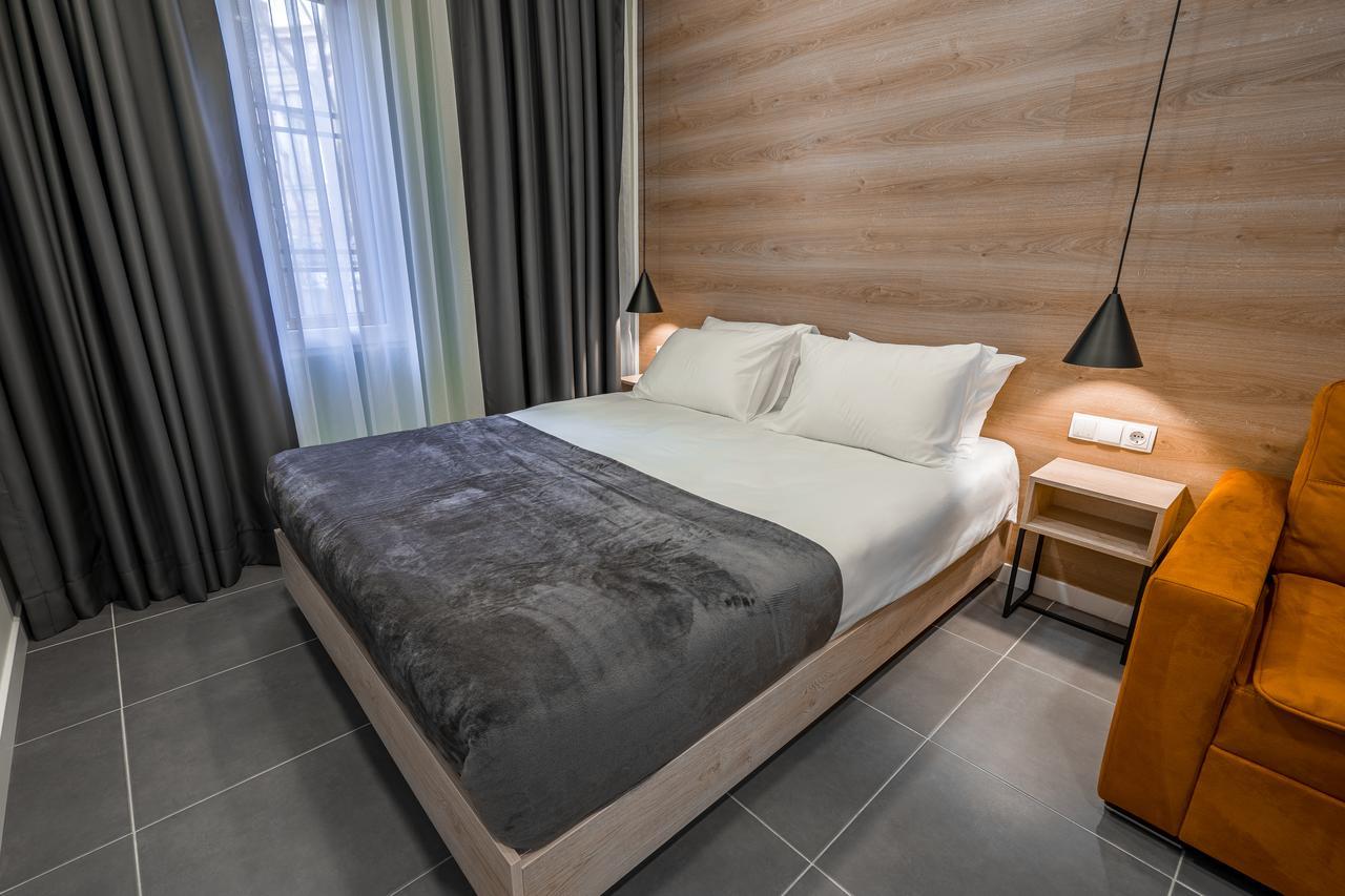 8 Rooms Apartotel On Meidan Tbilisi Exterior photo