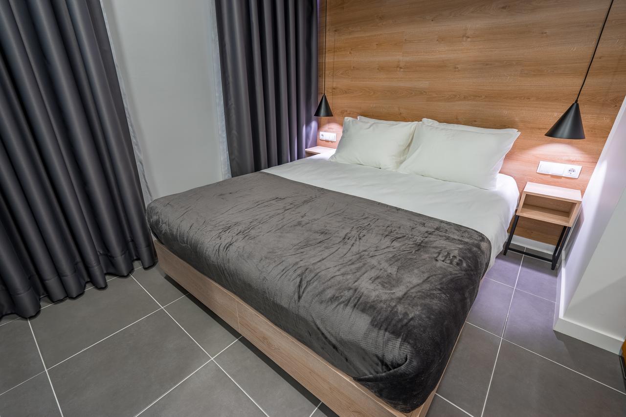 8 Rooms Apartotel On Meidan Tbilisi Exterior photo