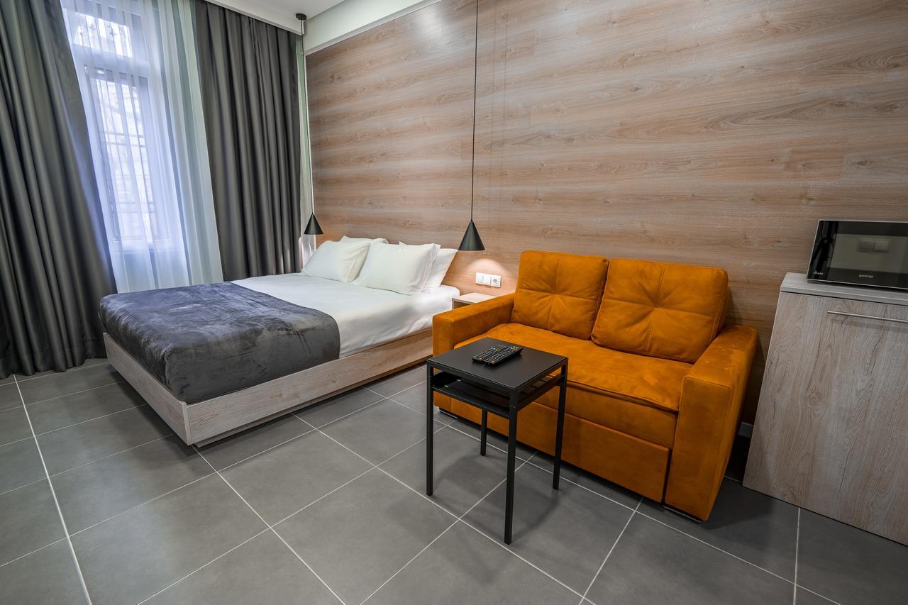 8 Rooms Apartotel On Meidan Tbilisi Exterior photo
