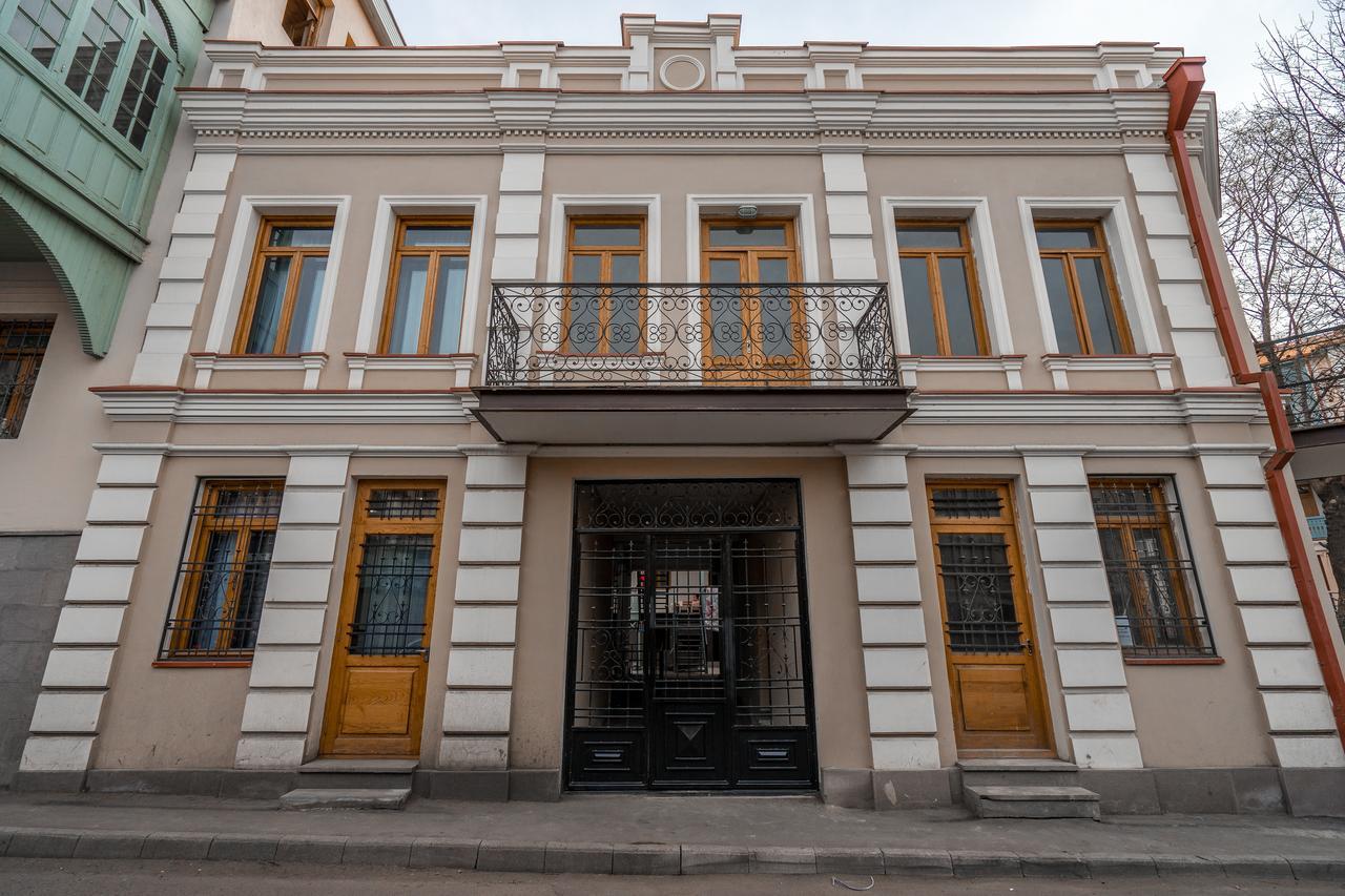 8 Rooms Apartotel On Meidan Tbilisi Exterior photo