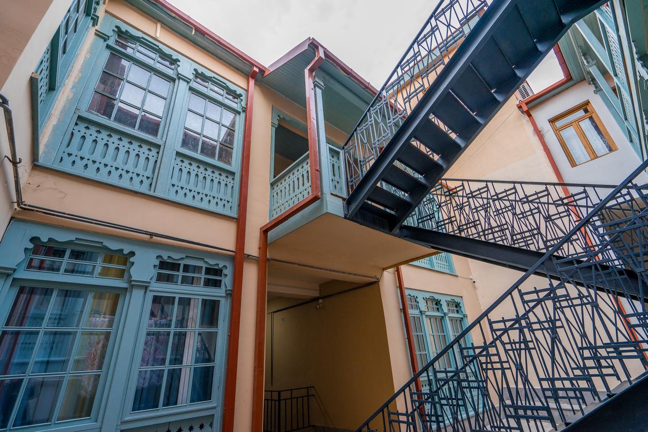 8 Rooms Apartotel On Meidan Tbilisi Exterior photo