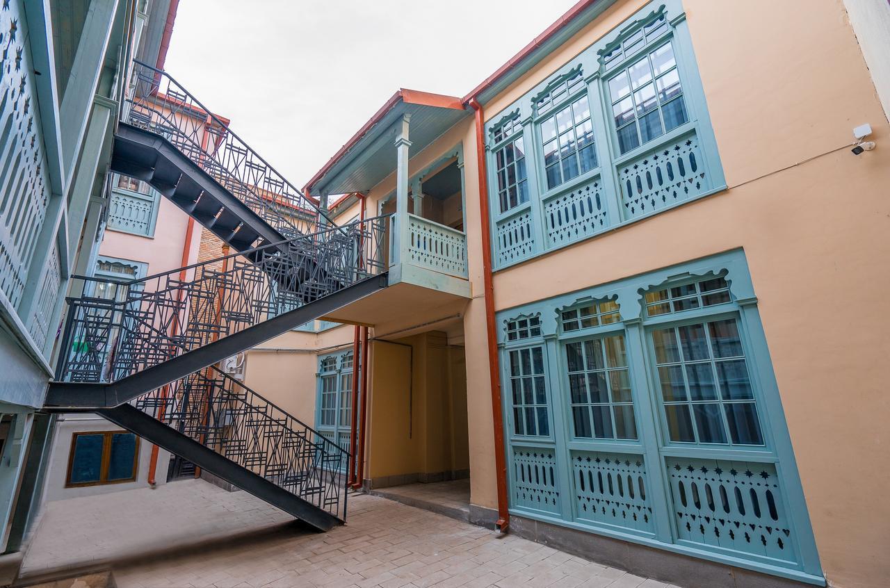8 Rooms Apartotel On Meidan Tbilisi Exterior photo