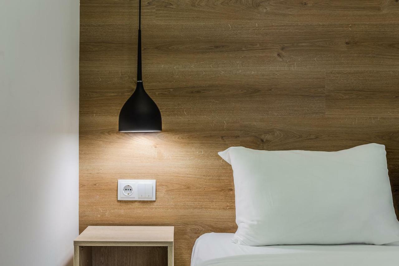 8 Rooms Apartotel On Meidan Tbilisi Exterior photo