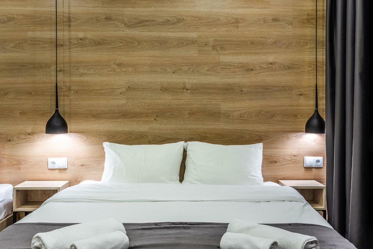8 Rooms Apartotel On Meidan Tbilisi Exterior photo
