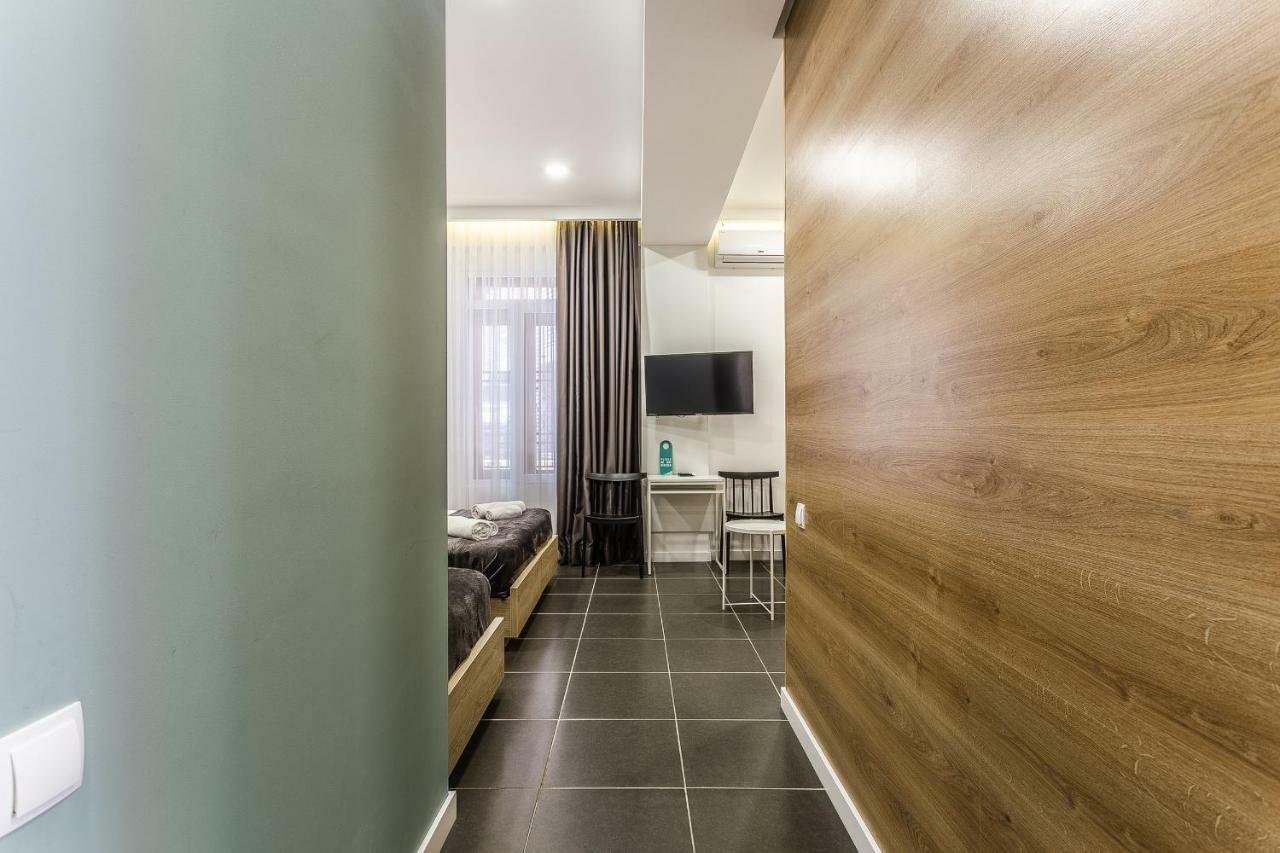 8 Rooms Apartotel On Meidan Tbilisi Exterior photo